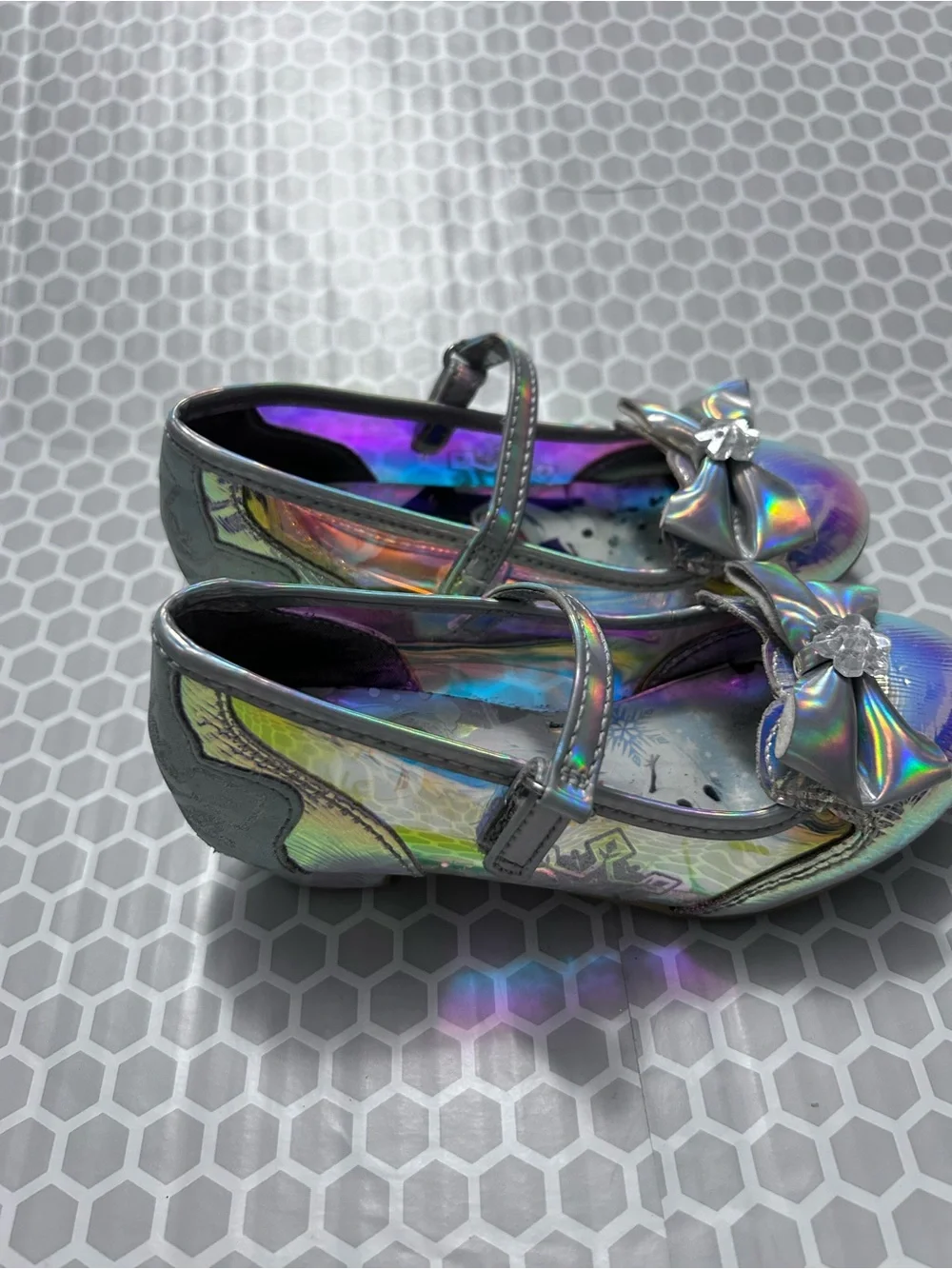 Disney Frozen Iridescent Metallic Mary Jane Dress Shoes with Bow. Size 11